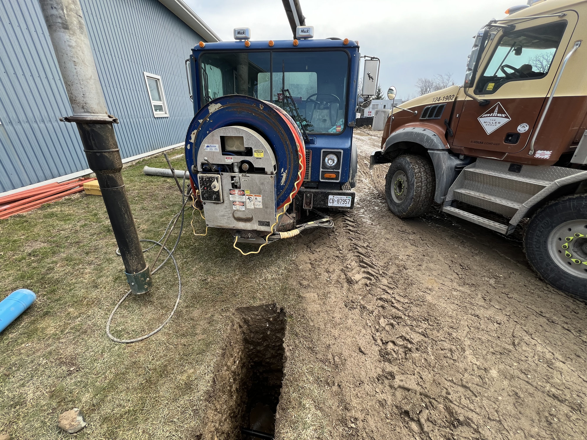 Small hydrovac trench